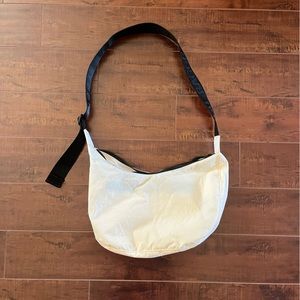 BAGGU Medium Crescent Bag in Ivory